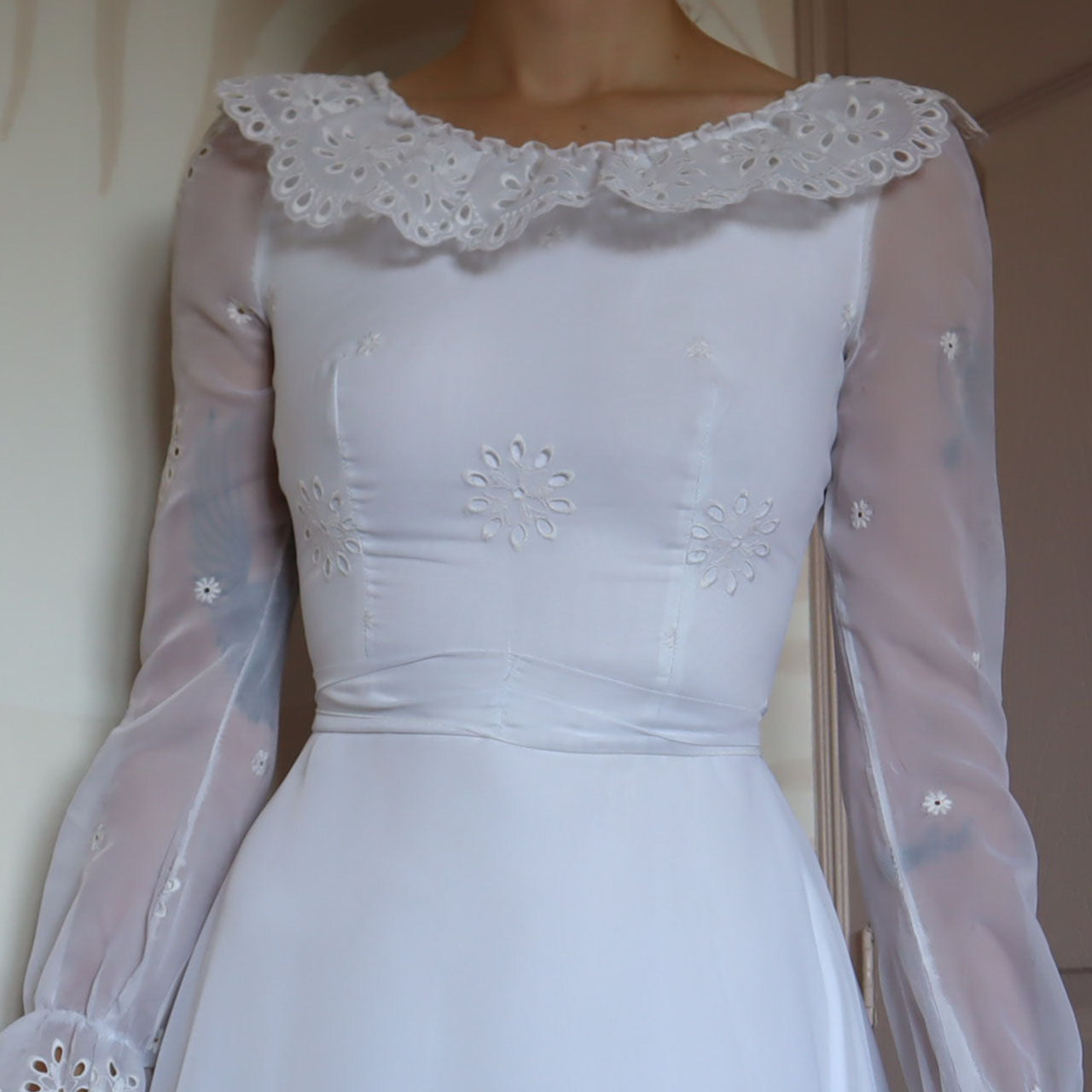 White broderie anglaise long sleeve wedding dress UK 8-10