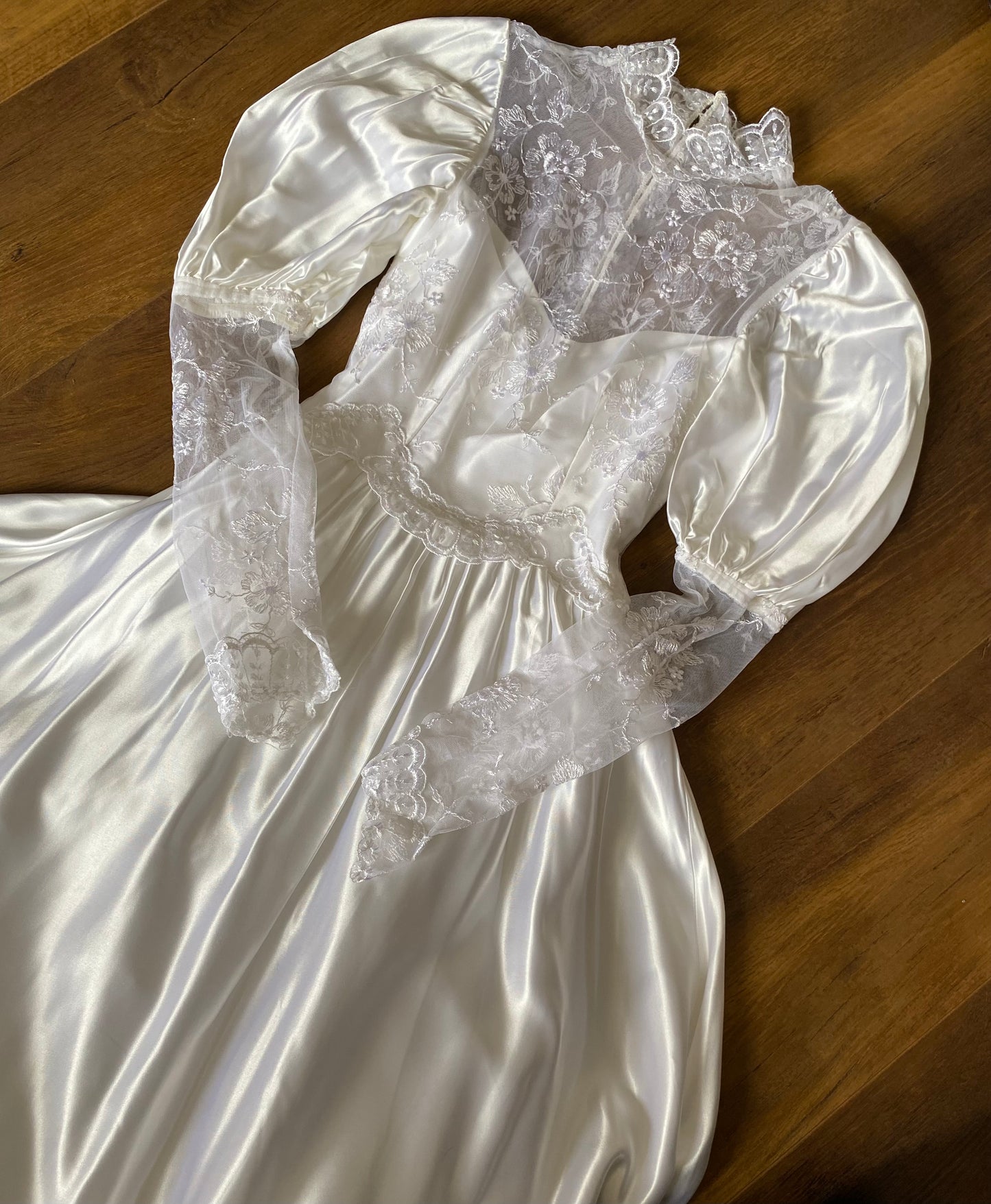White satin & lace 80s wedding dress UK 6/XS