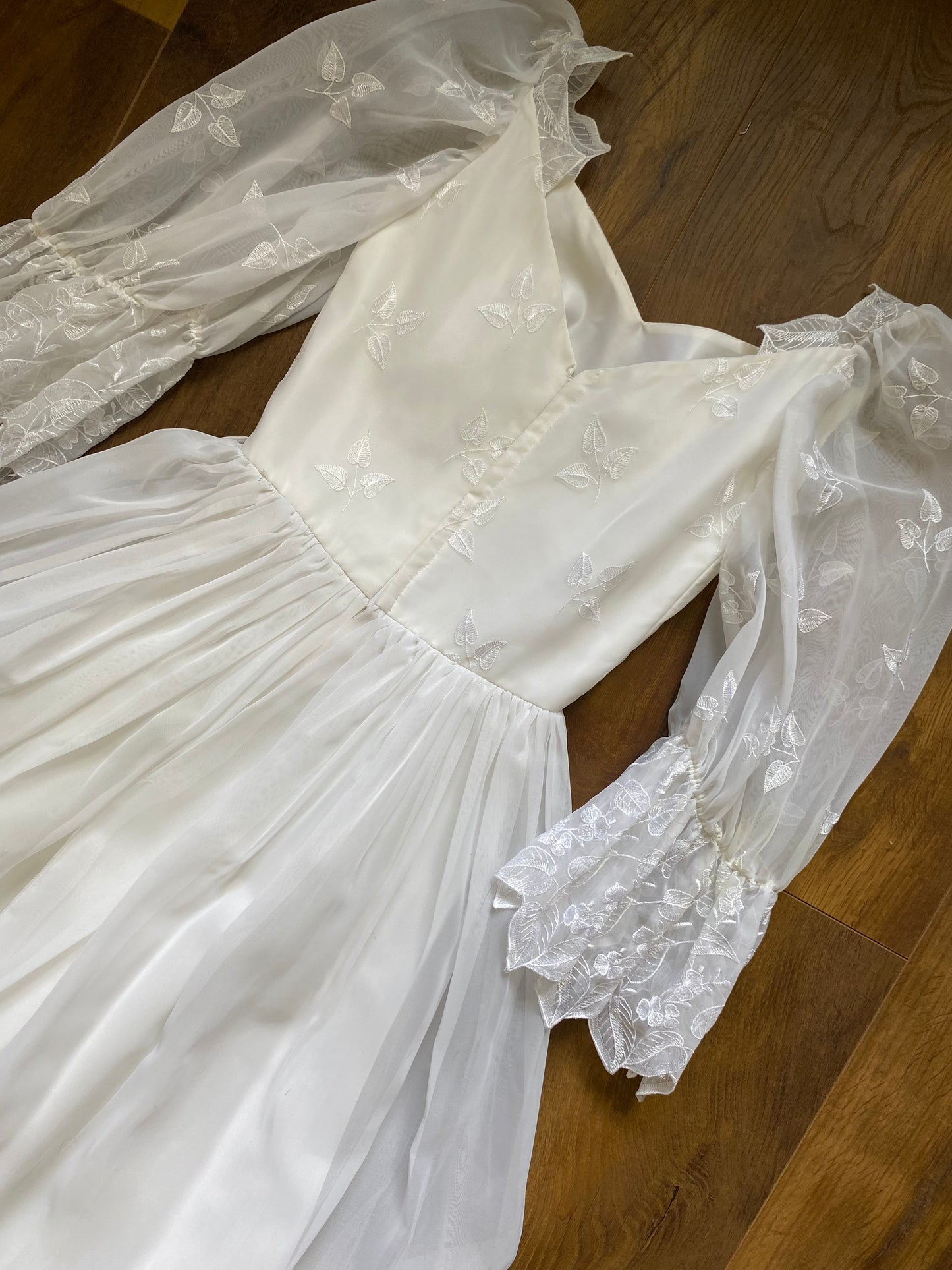 Vintage white embroidered wedding dress uk 6