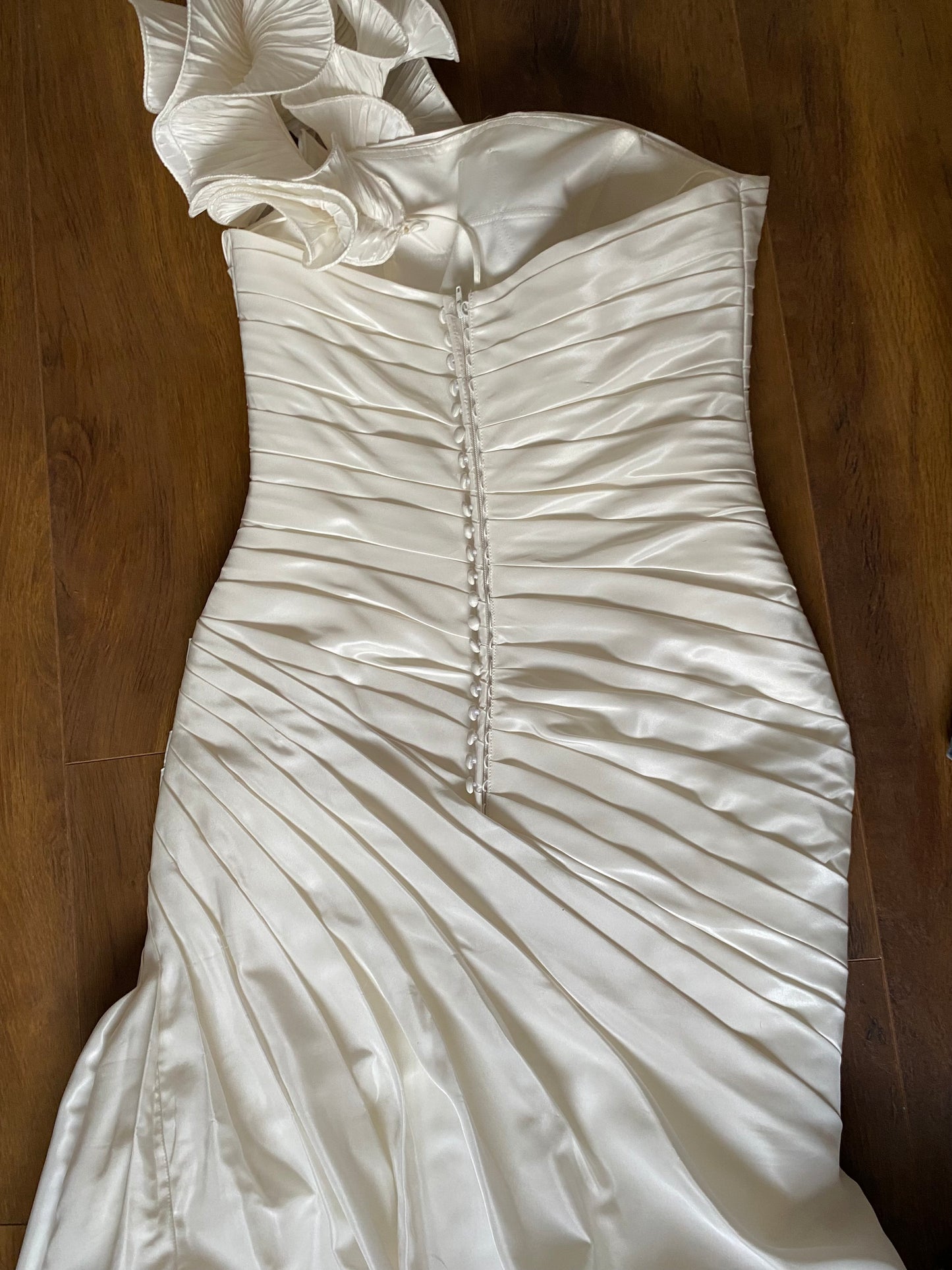 Victoria Jane silky ivory fishtail wedding dress UK 12-14