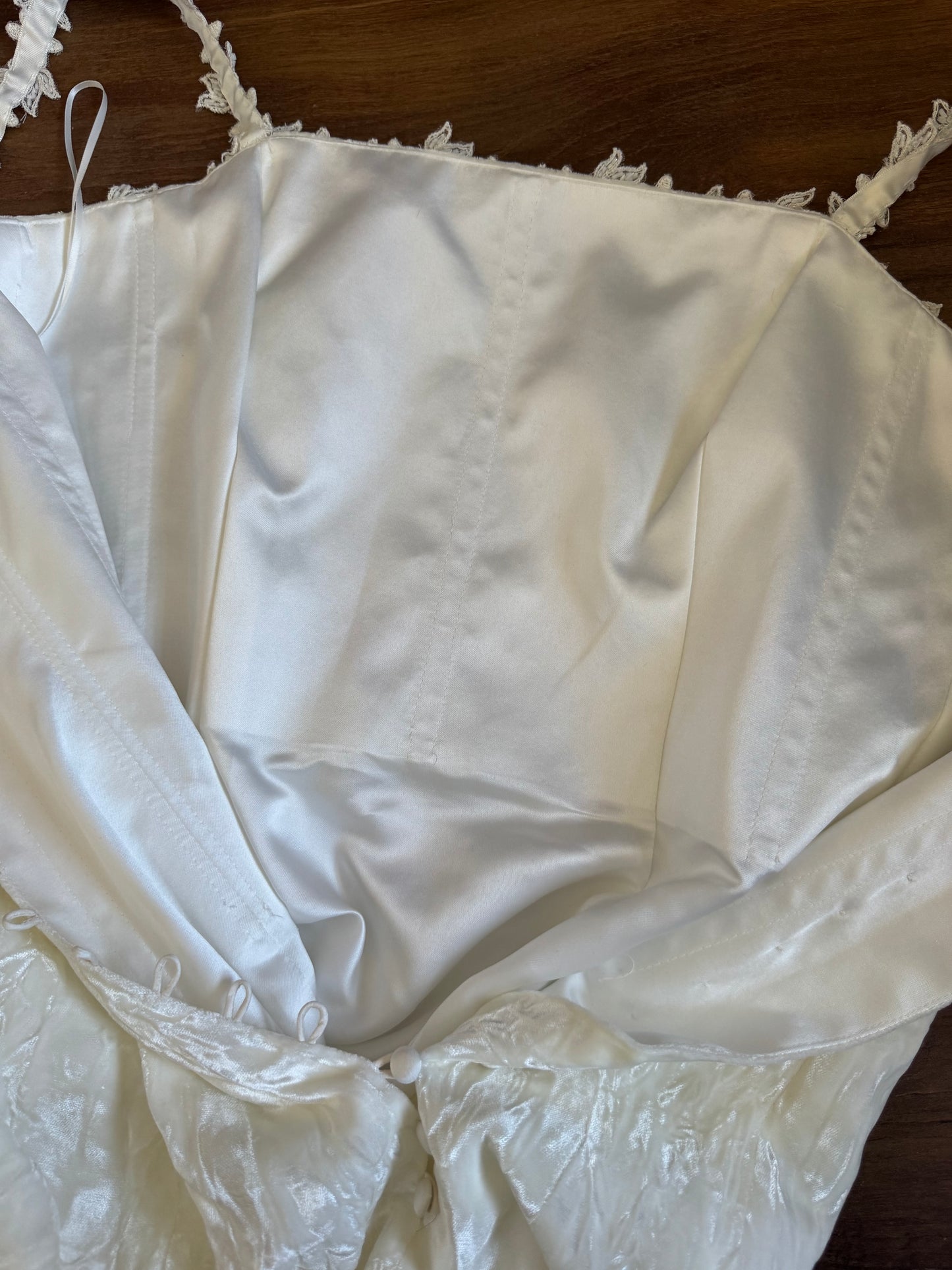 Ivory crinkled velvet wedding dress uk 10-12