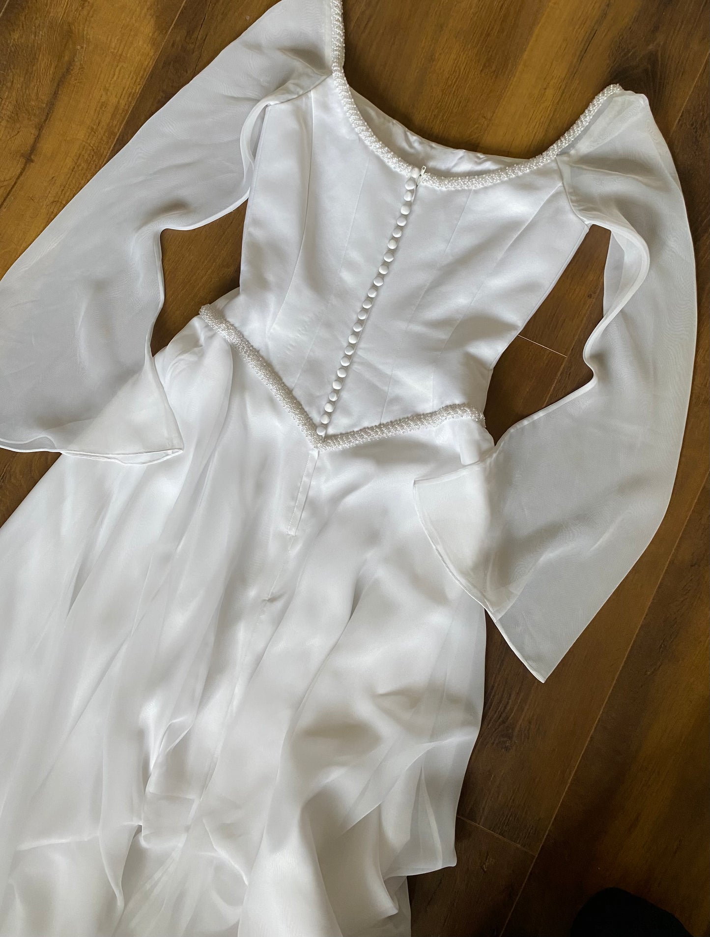 Vintage white long sleeve wedding gown UK 8