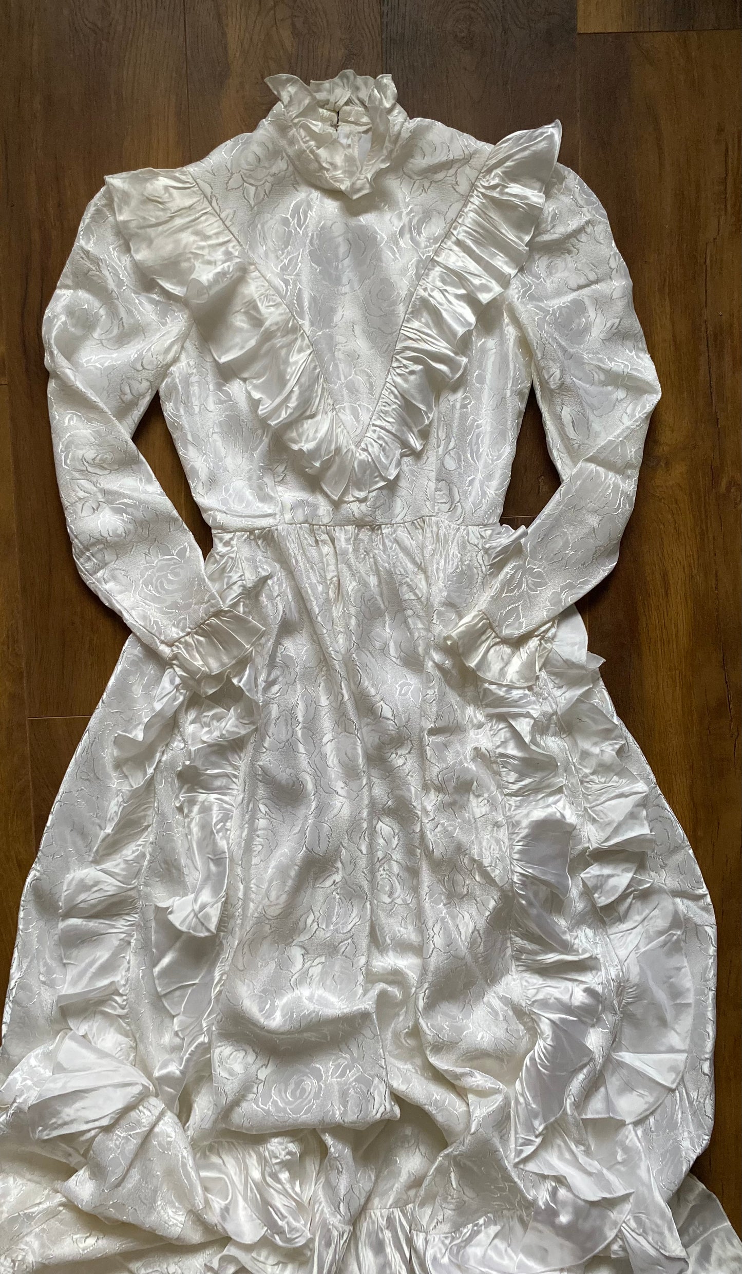 White 70s long sleeve floral wedding dress UK 8