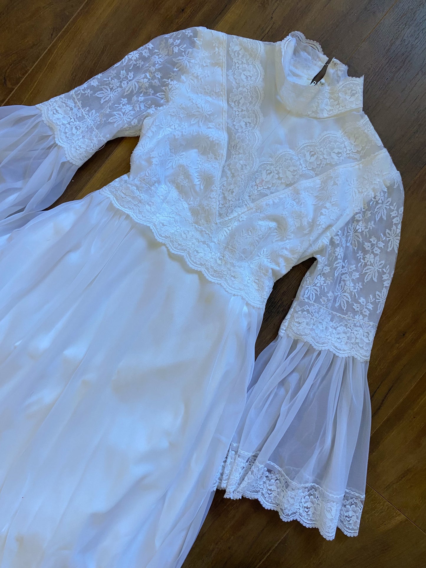 60s white lace flared sleeve wedding dress uk 8