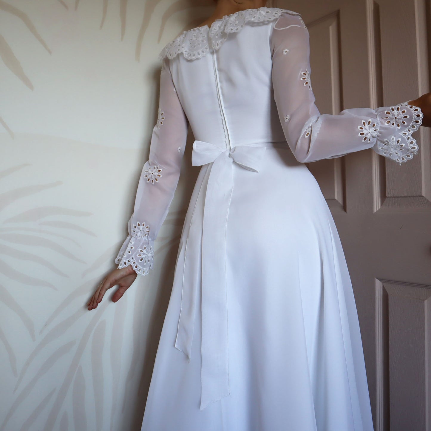 White broderie anglaise long sleeve wedding dress UK 8-10