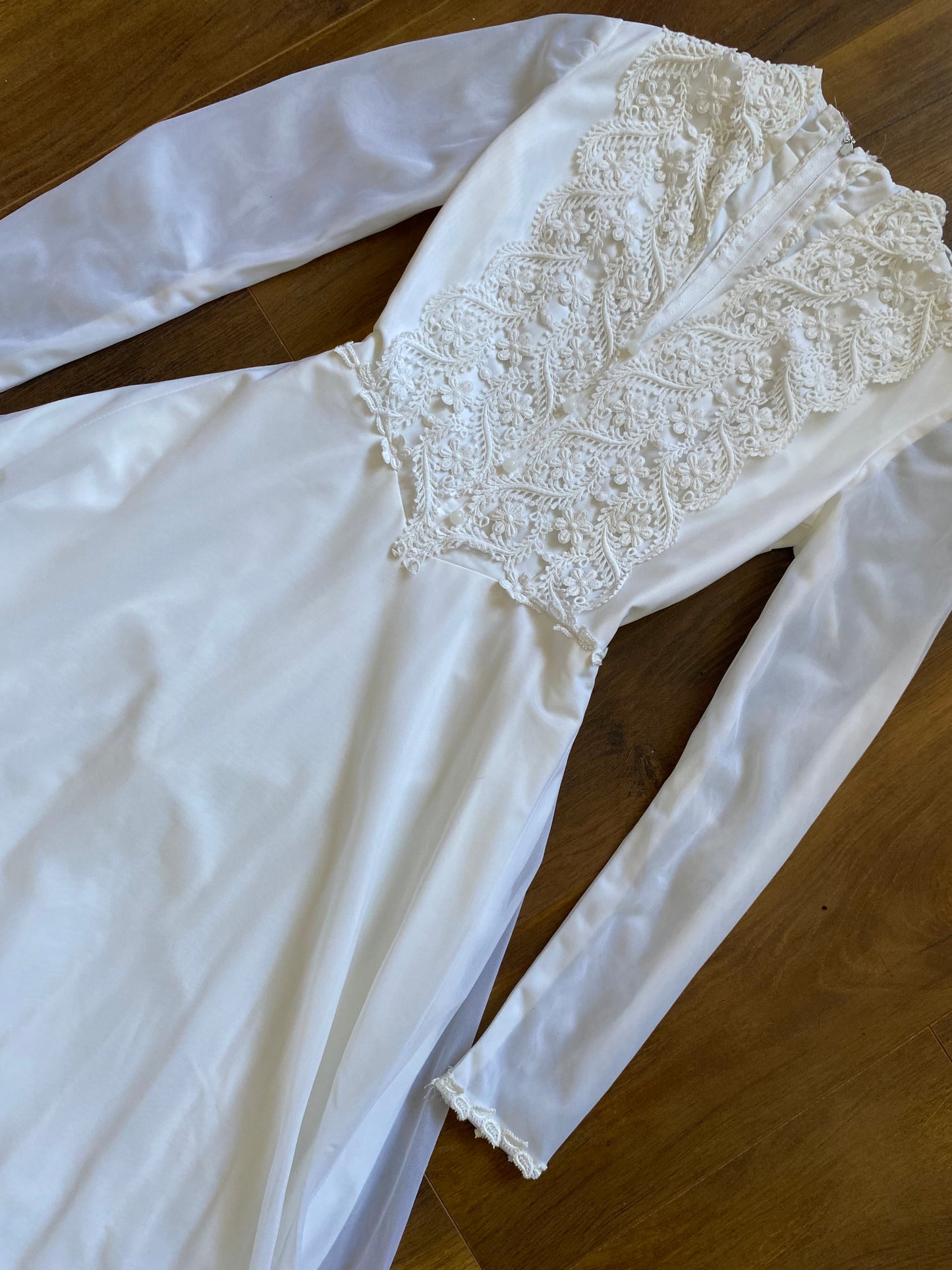 White vintage long sleeve 70s wedding dress UK 4/6