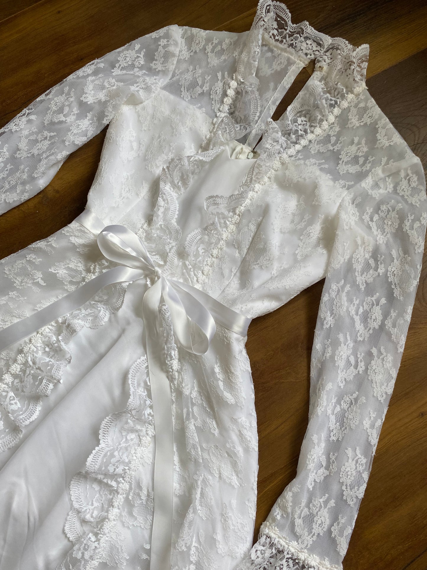 White lace long sleeve wedding dress UK 8