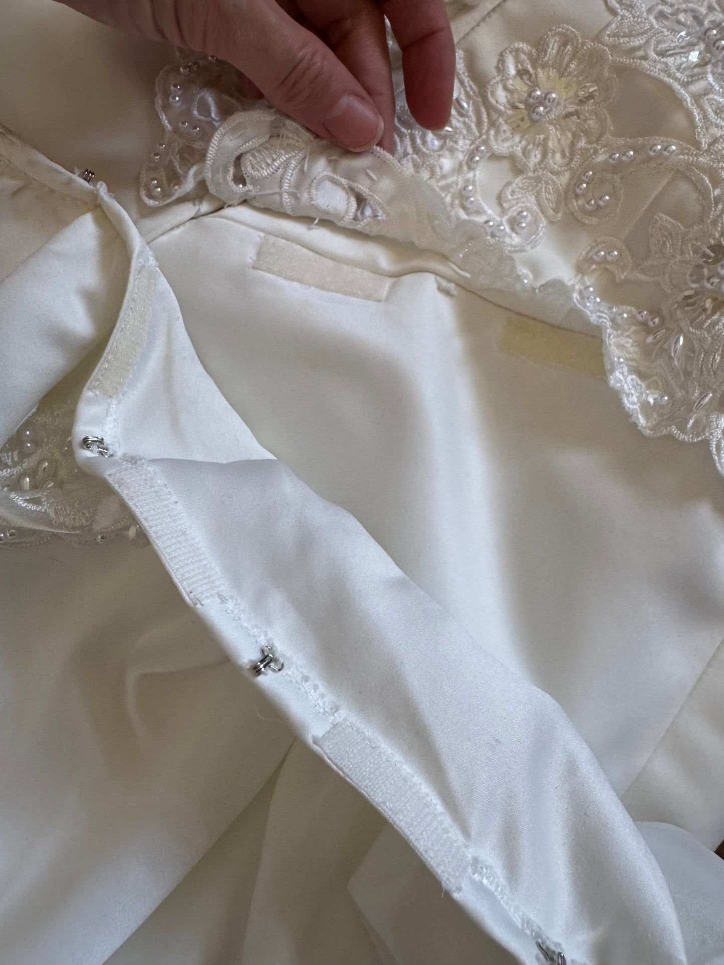 Long sleeve ivory lace wedding dress with detachable train uk 8-10