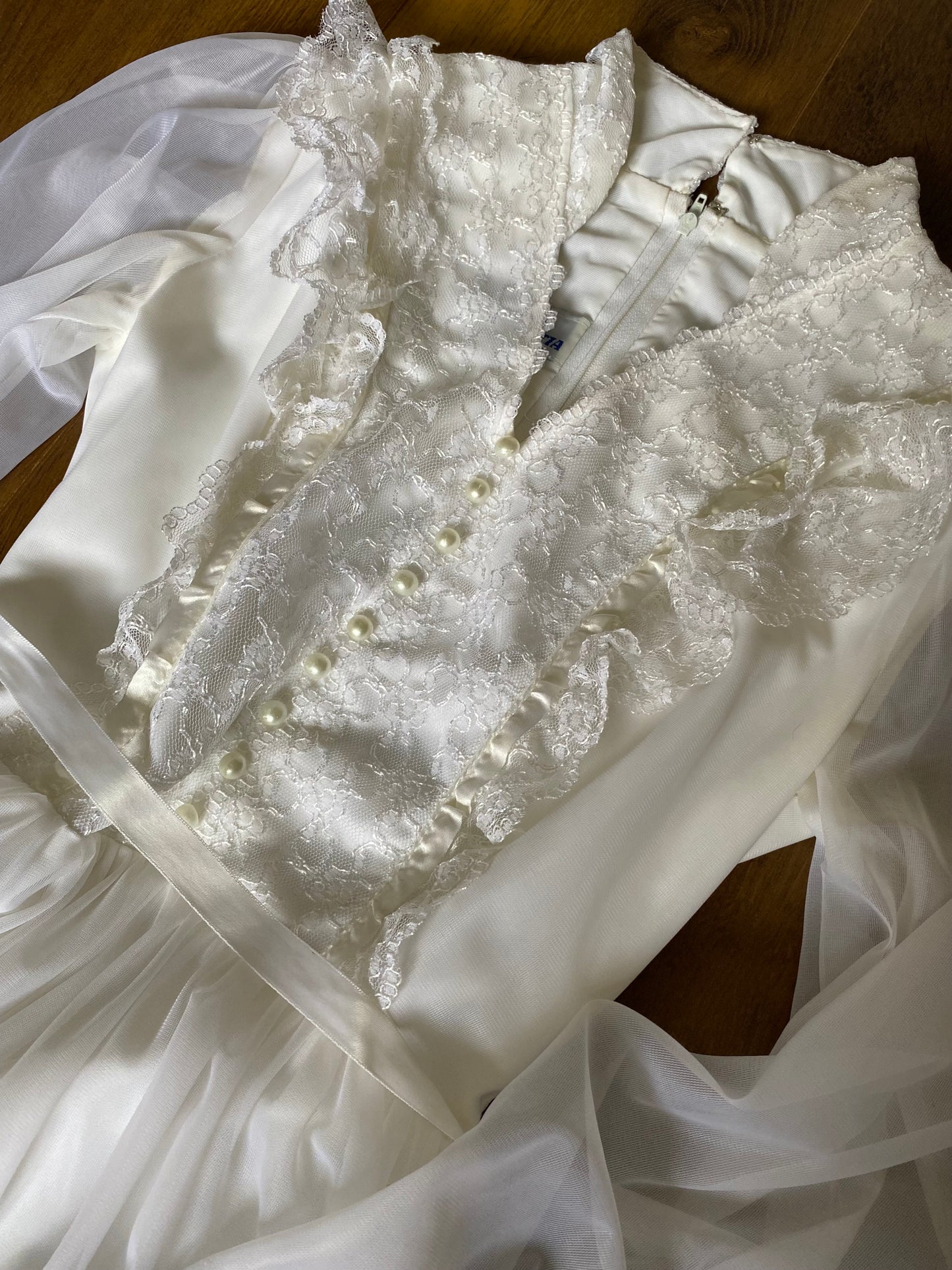 Beautiful white long sleeve lace wedding dress UK 12