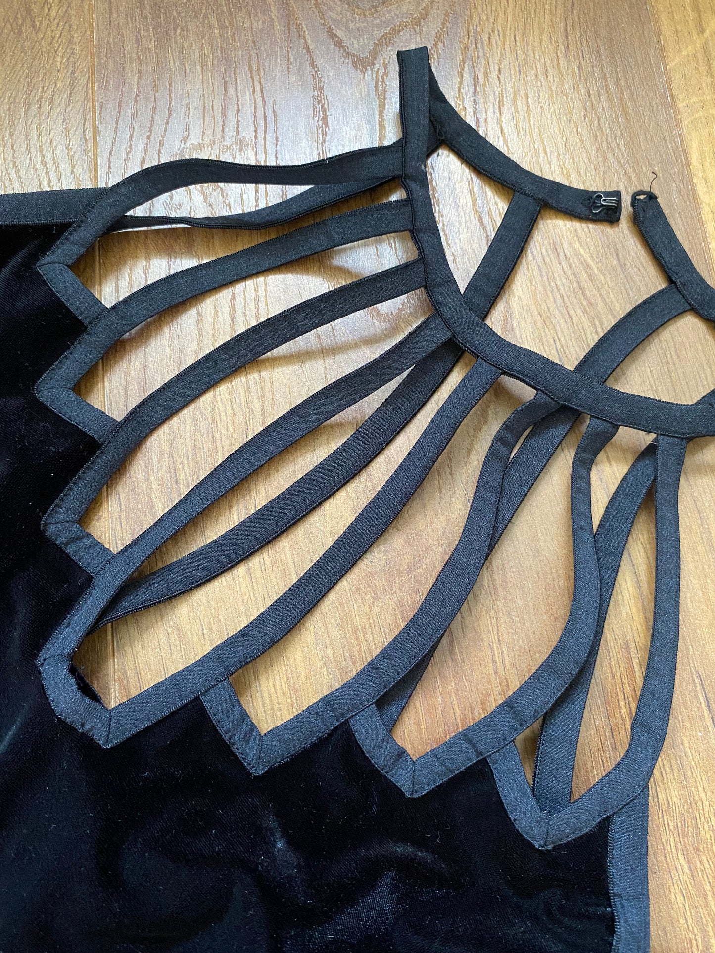 Gina Bacconi black velvet evening gown UK 10/12