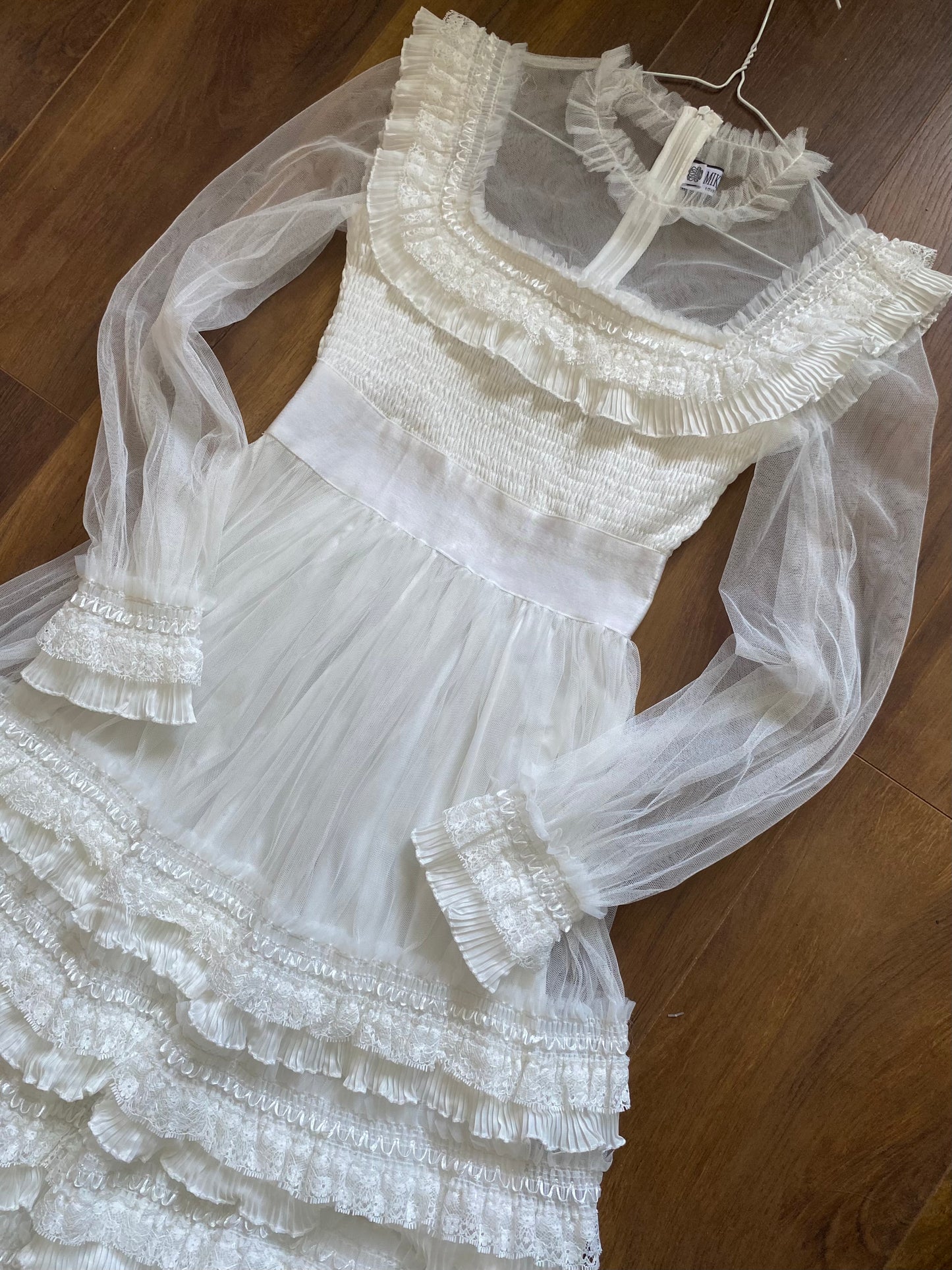White frilly long sleeve lace wedding dress uk S/8-10