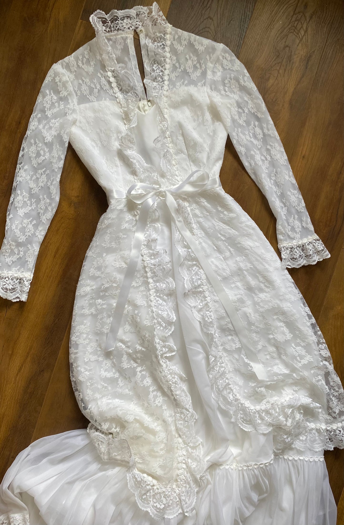 White lace long sleeve wedding dress UK 8