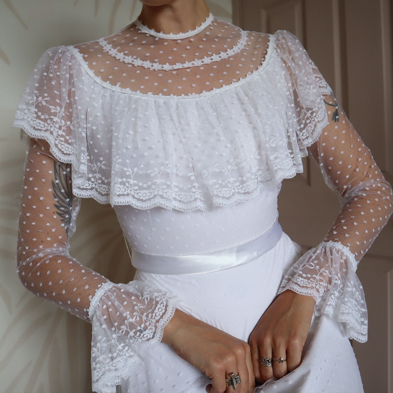 White 70s lace long sleeve wedding dress UK 10