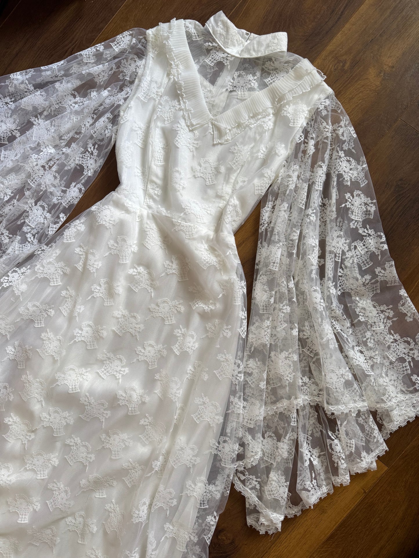 White lace flared sleeve wedding dress uk 8