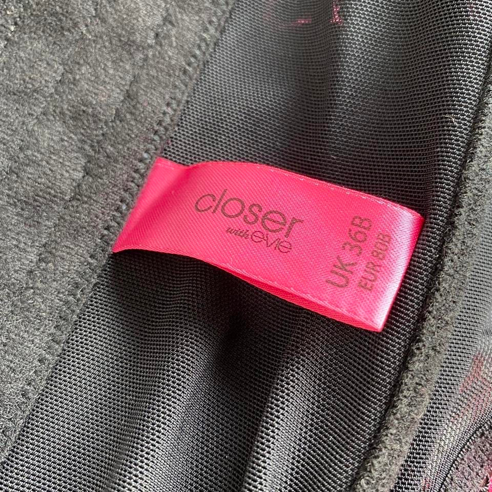 Black & pink heart detail basque UK 36B