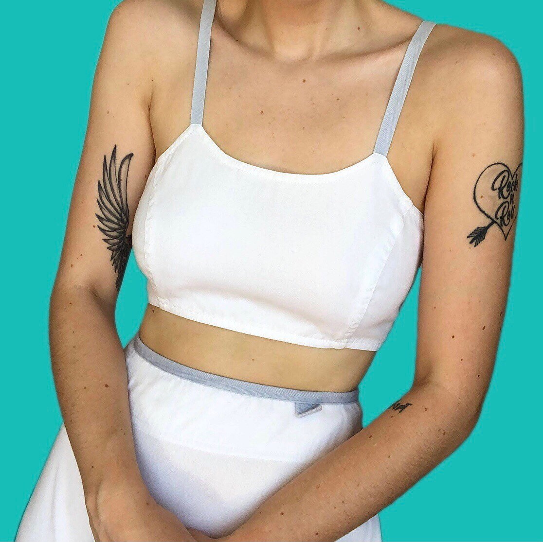 Stunning white/blue summery 2 piece top/skirt set UK 10