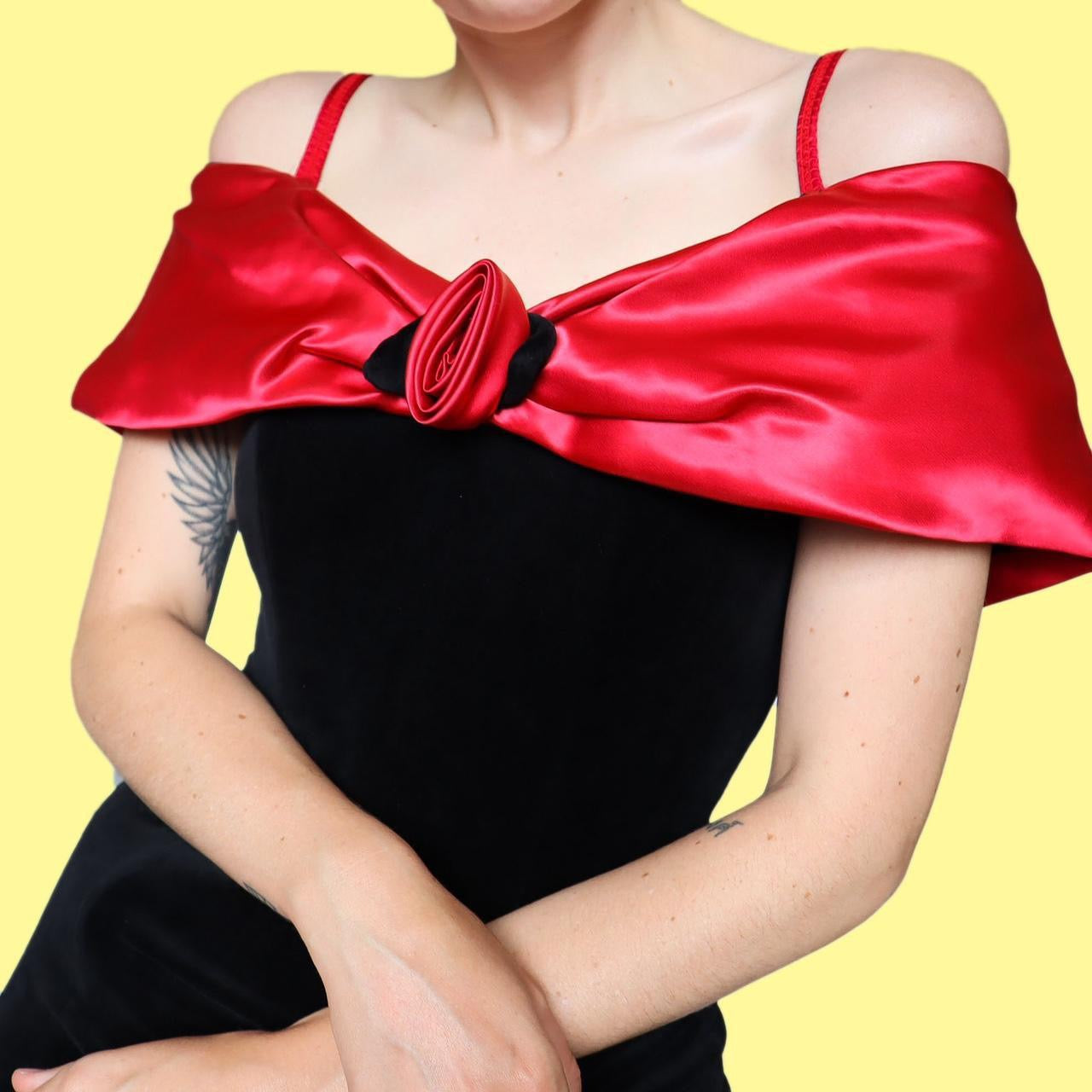 Beautiful black & red cold shoulder velvet evening dress UK 12