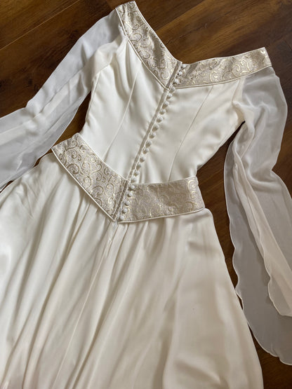 Ivory long sleeve medieval inspired wedding dress uk 10