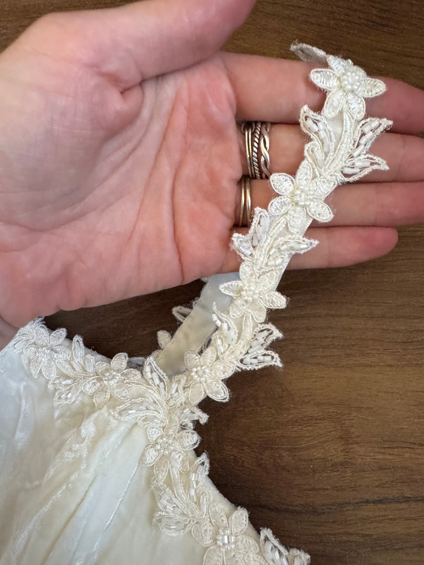Ivory crinkled velvet wedding dress uk 10-12