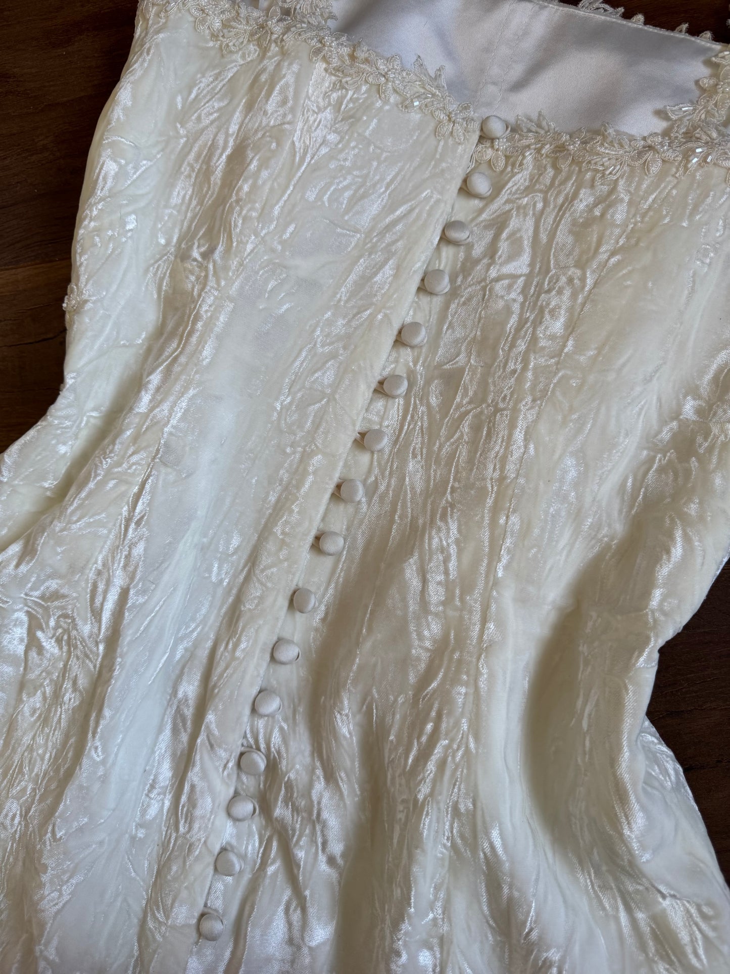 Ivory crinkled velvet wedding dress uk 10-12