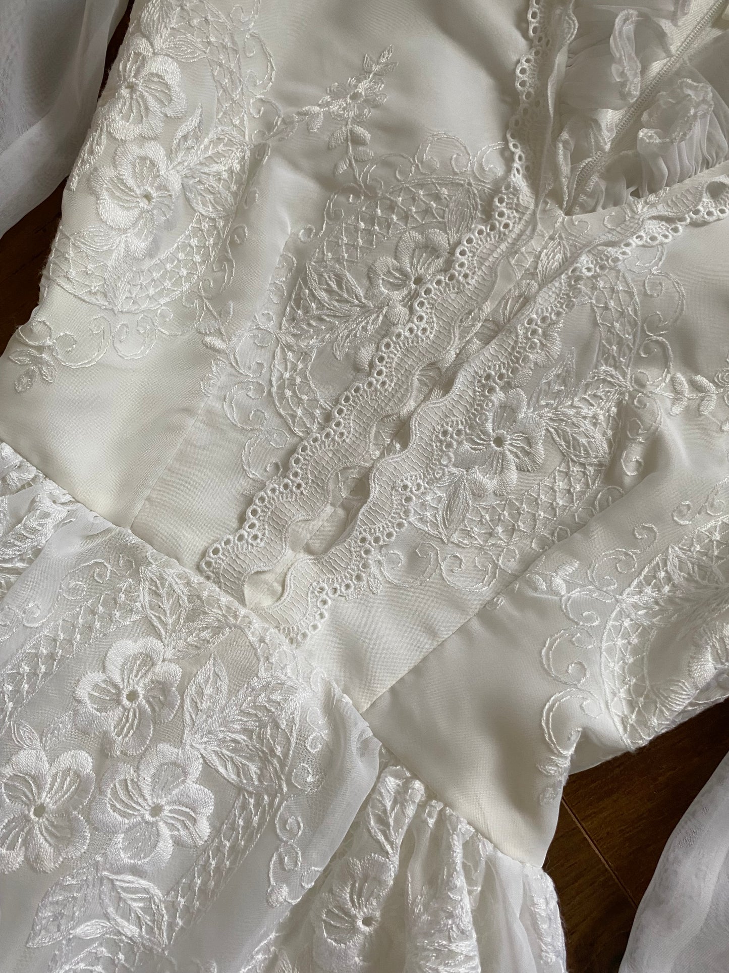 Beautiful white embroidered long sleeve wedding dress uk 6-8