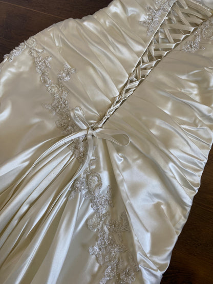 Ivory satin fit & flare wedding dress uk 8-10