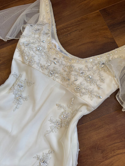 Beautiful ivory floaty wedding dress uk 12