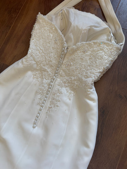 Ivory halter-neck lace wedding dress & shawl uk 8