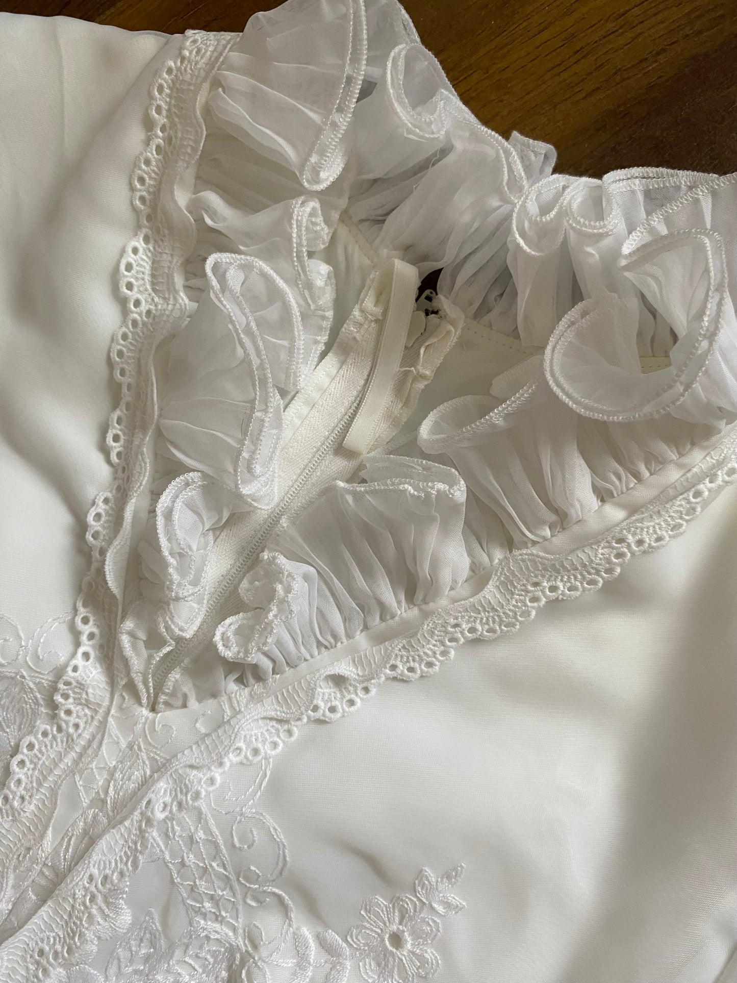 Beautiful white embroidered long sleeve wedding dress uk 6-8