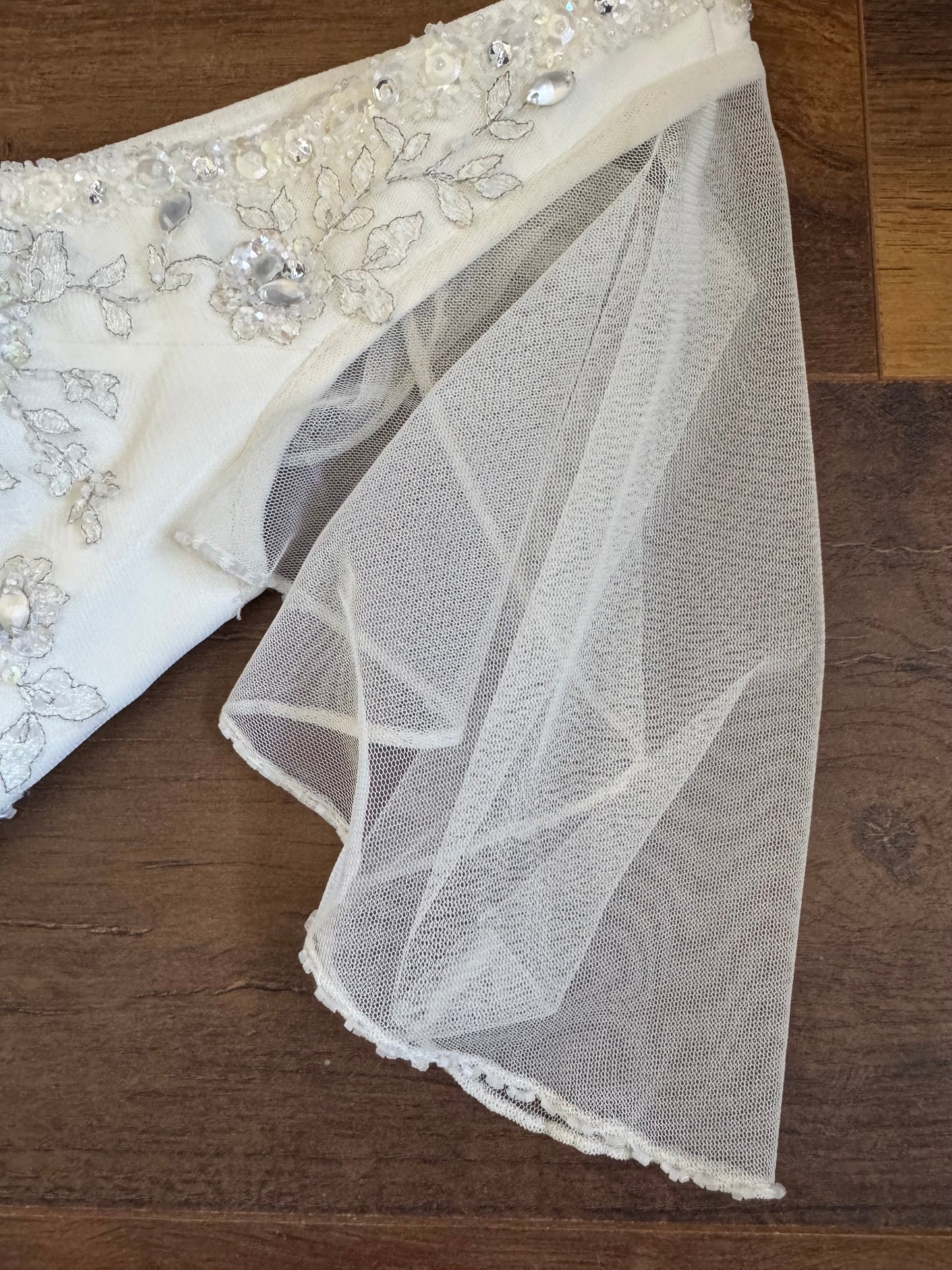 Beautiful ivory floaty wedding dress uk 12