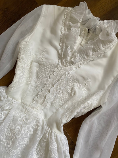 Beautiful white embroidered long sleeve wedding dress uk 6-8