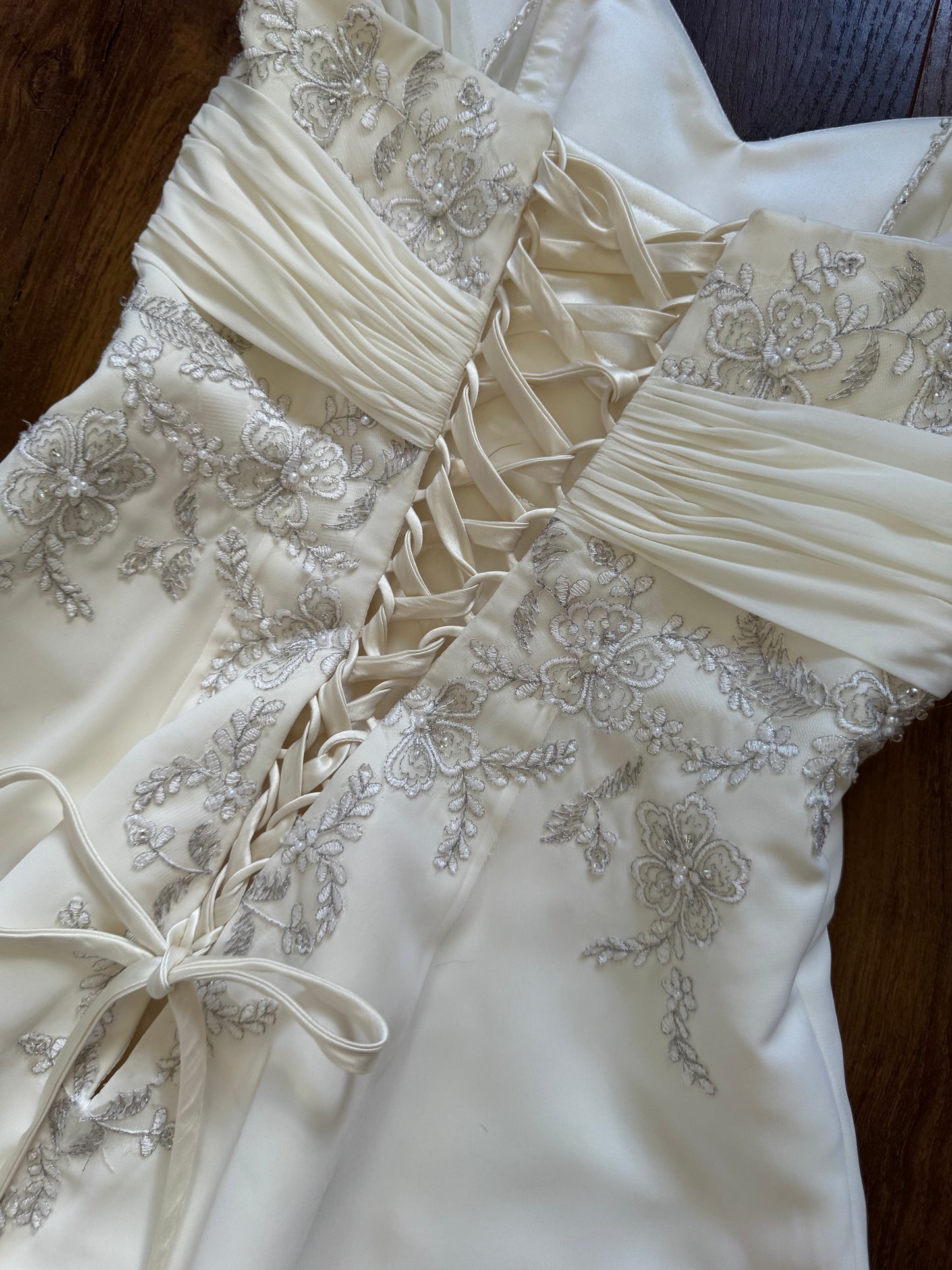 Amanda Wyatt ivory off shoulder wedding dress uk 10