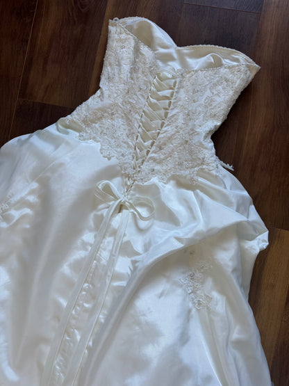 Warm ivory strapless a-line wedding dress uk 12
