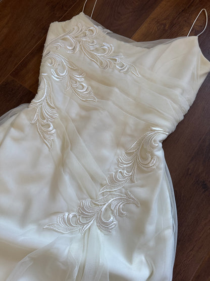Petite ivory dreamy wedding or evening dress uk 10-12