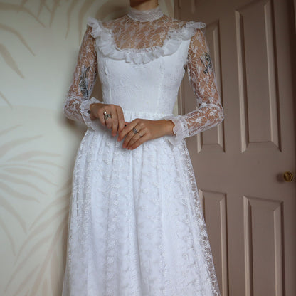 White 70s lace long sleeve high neck wedding dress UK 10