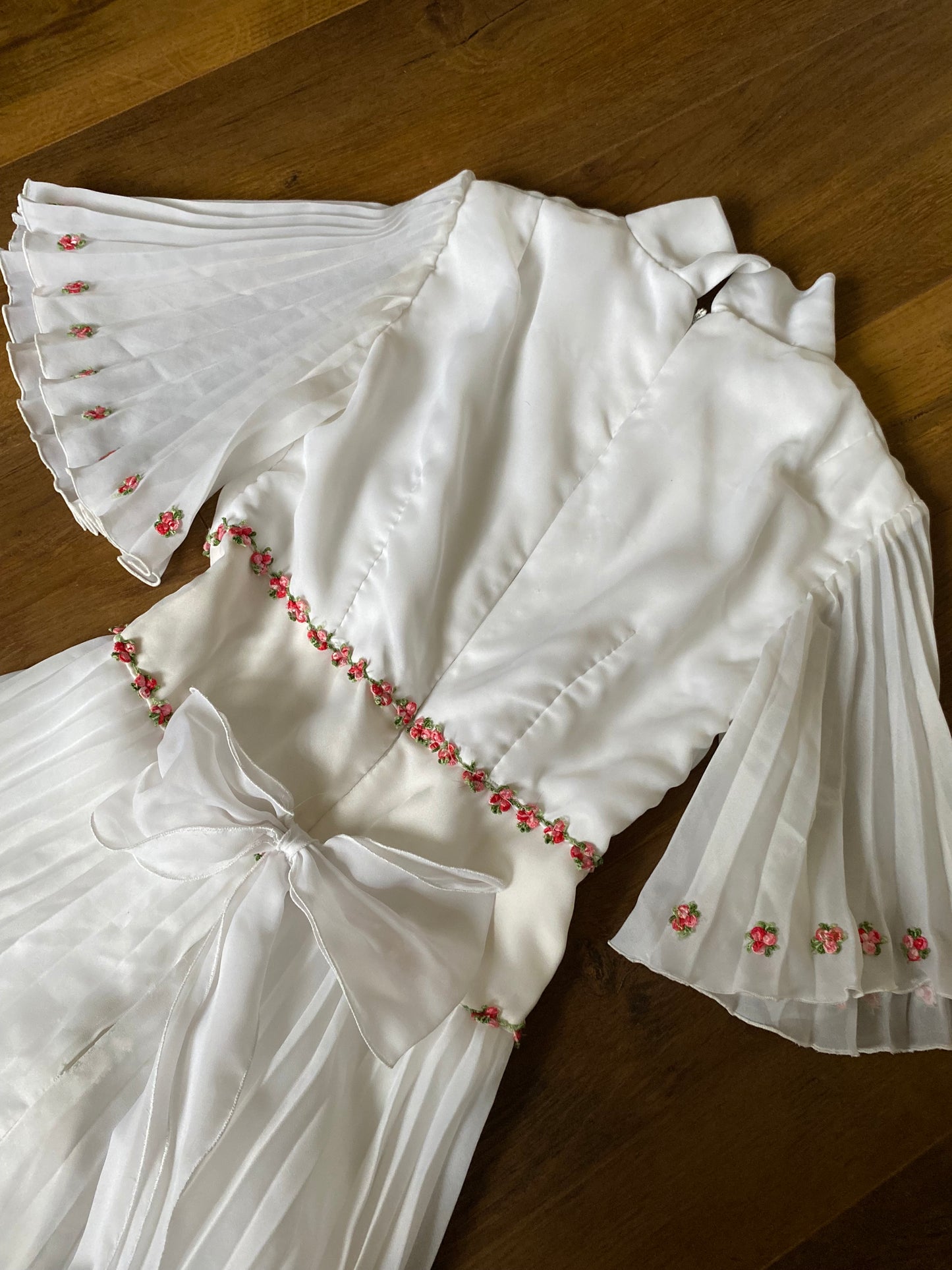 White pleated floral detail wedding dress UK 6-8