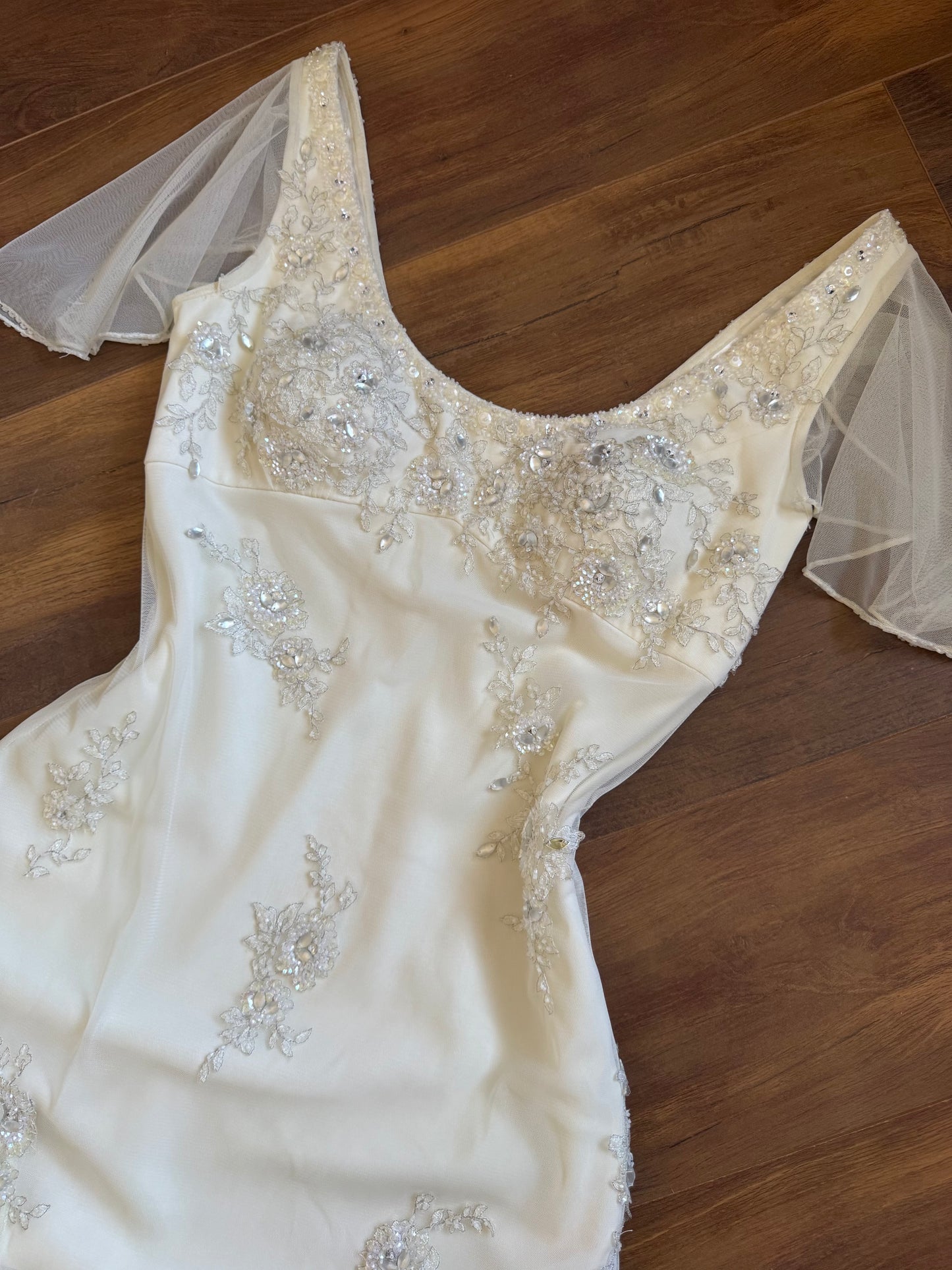 Beautiful ivory floaty wedding dress uk 12