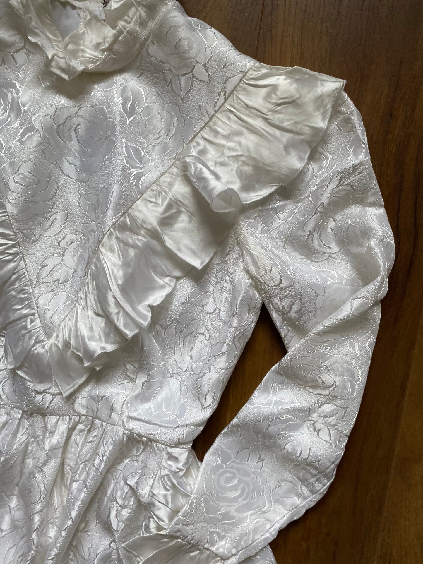 White 70s long sleeve floral wedding dress UK 8