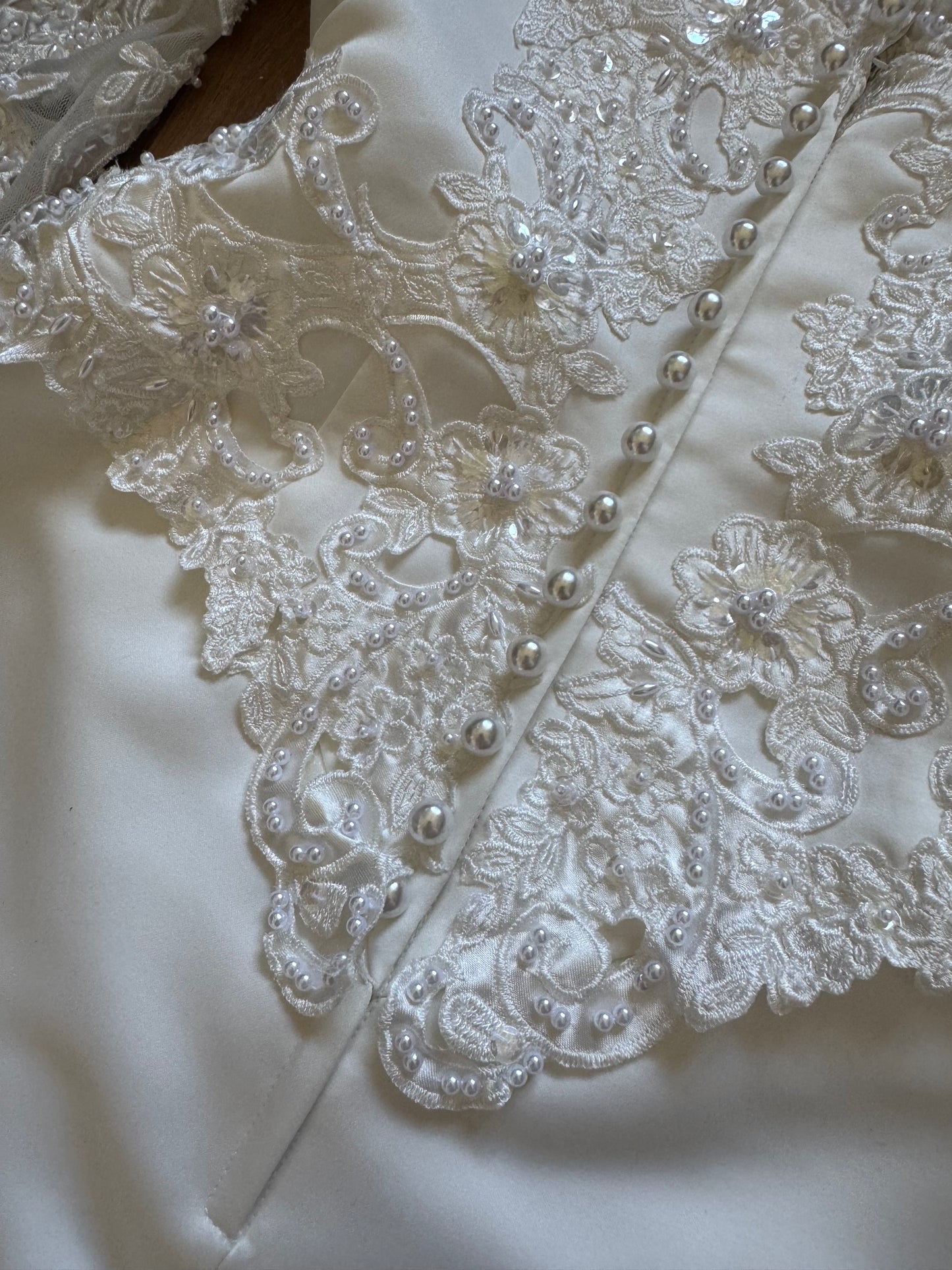 Long sleeve ivory lace wedding dress with detachable train uk 8-10