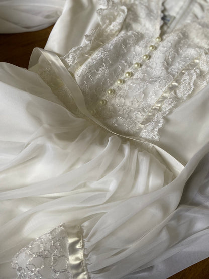 Beautiful white long sleeve lace wedding dress UK 12