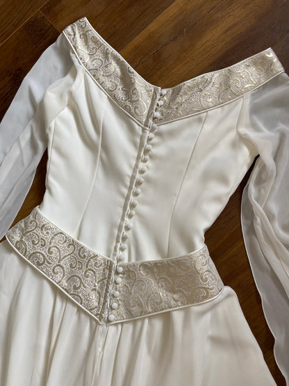Ivory long sleeve medieval inspired wedding dress uk 10