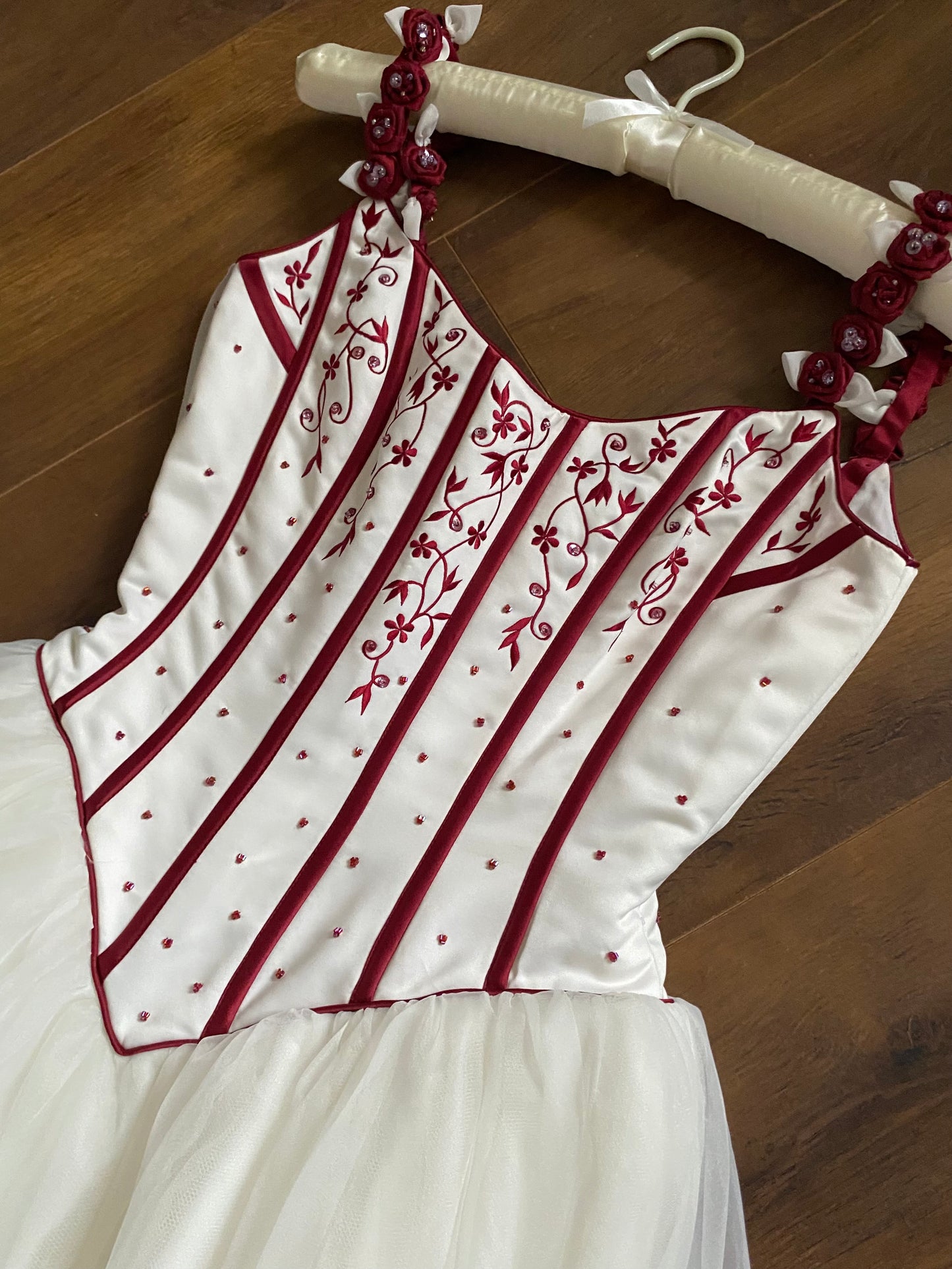 Gorgeous white & red wedding dress & gloves uk 10