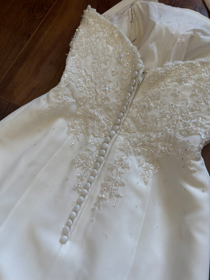 Ivory halter-neck lace wedding dress & shawl uk 8