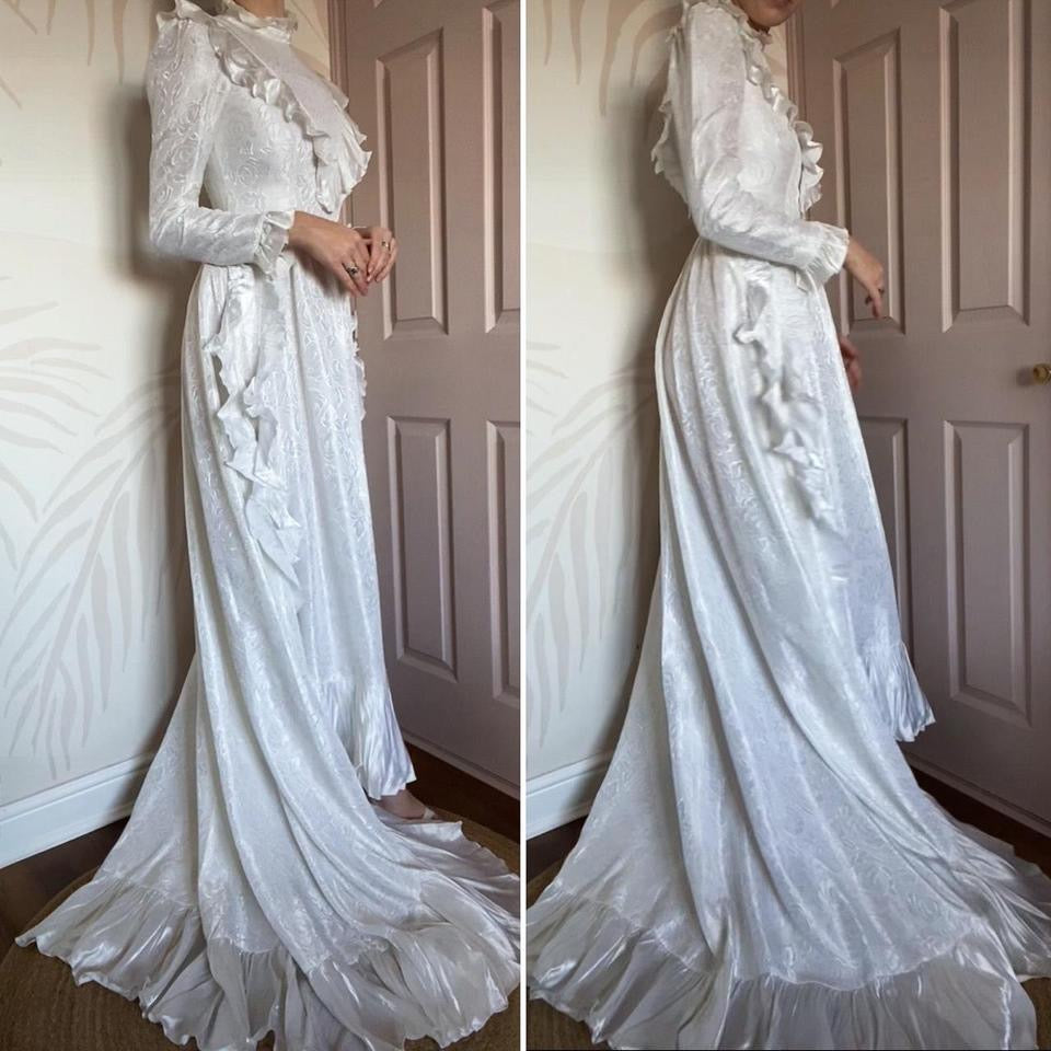 White 70s long sleeve floral wedding dress UK 8