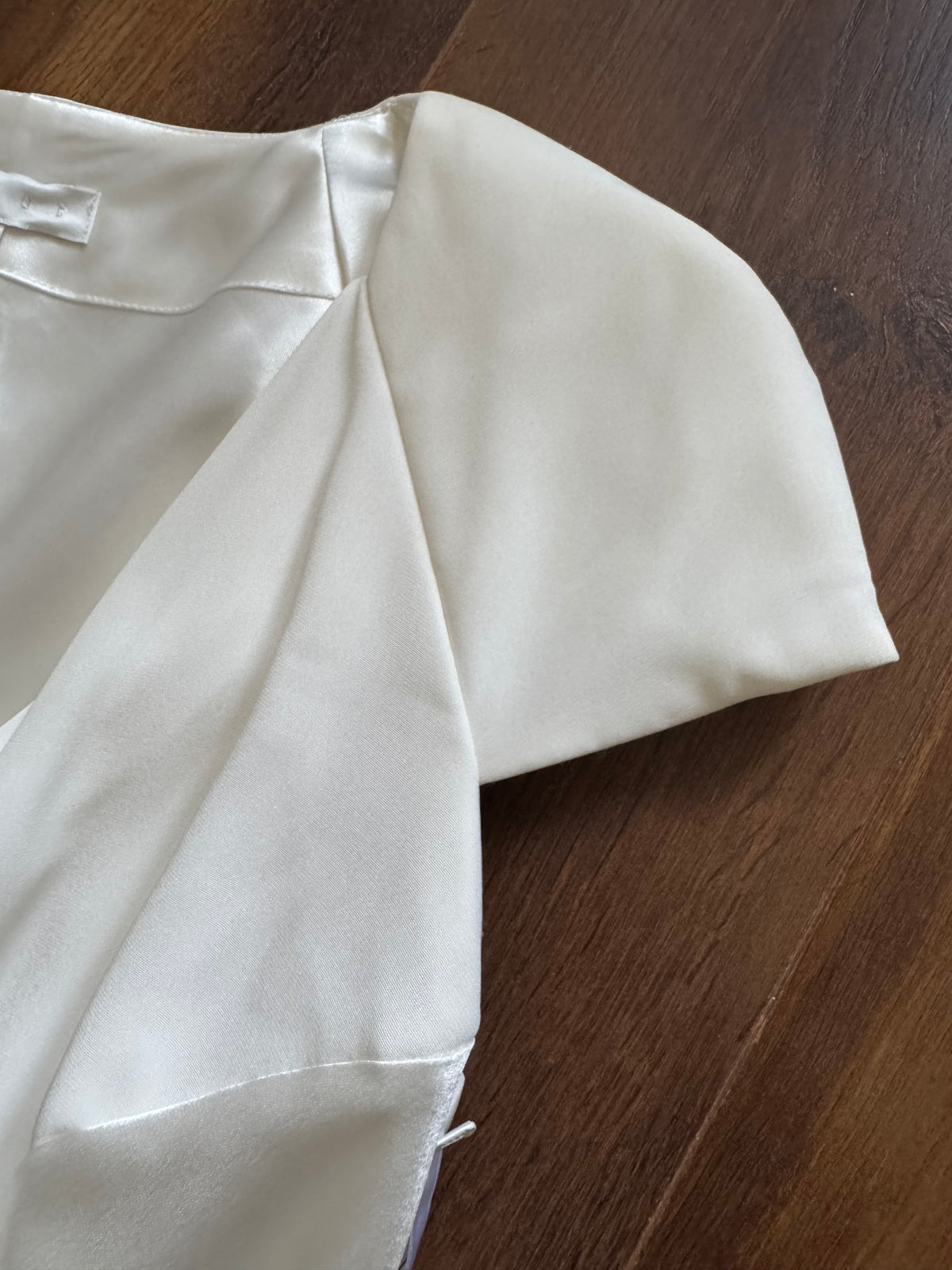 Ivory short sleeve figure hugging wedding dress uk 10