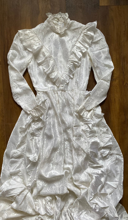 White 70s long sleeve floral wedding dress UK 8