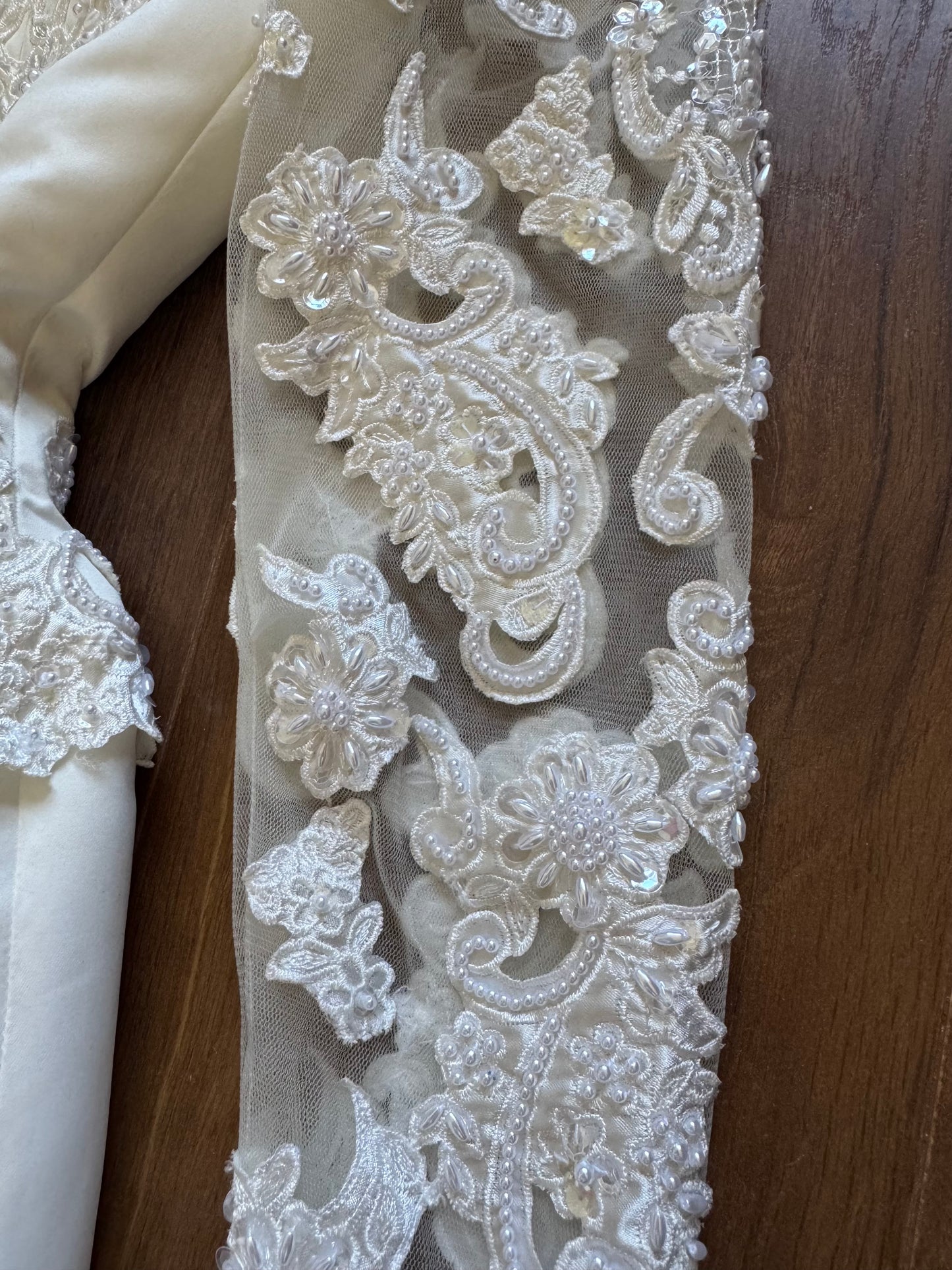 Long sleeve ivory lace wedding dress with detachable train uk 8-10