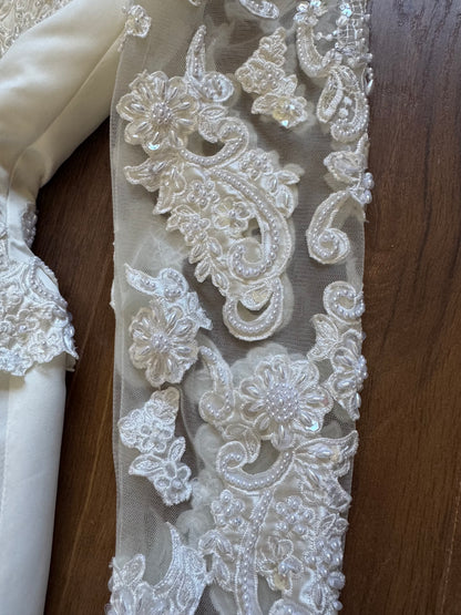 Long sleeve ivory lace wedding dress with detachable train uk 8-10