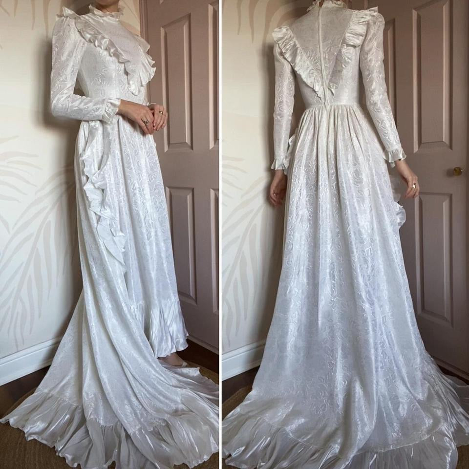 White 70s long sleeve floral wedding dress UK 8