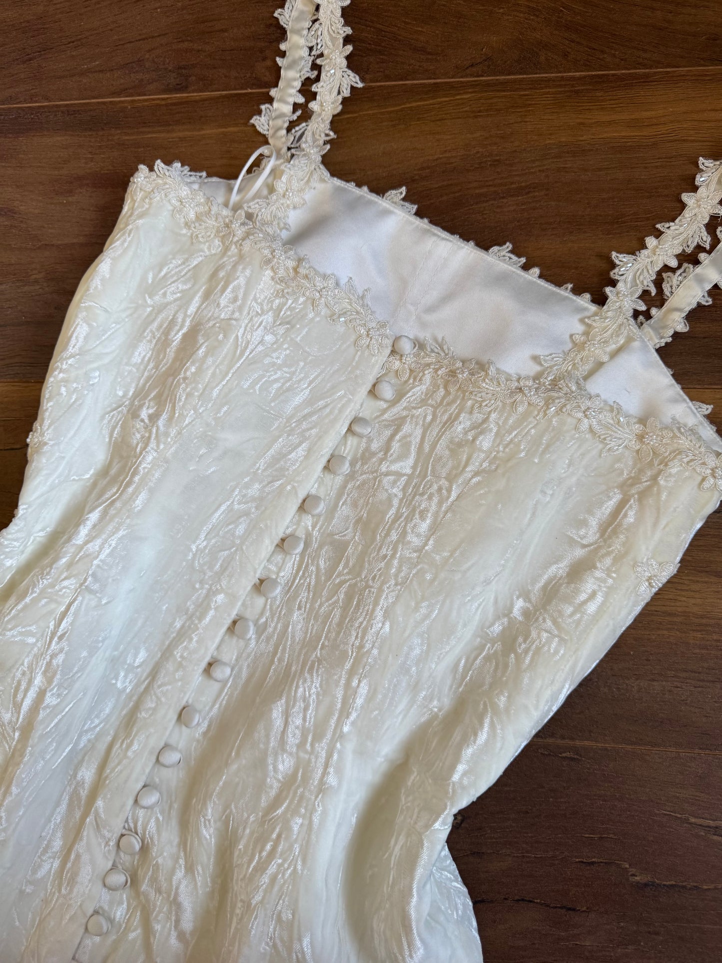 Ivory crinkled velvet wedding dress uk 10-12